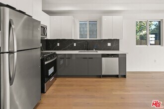1631 S New Hampshire Ave in Los Angeles, CA - Building Photo - Building Photo