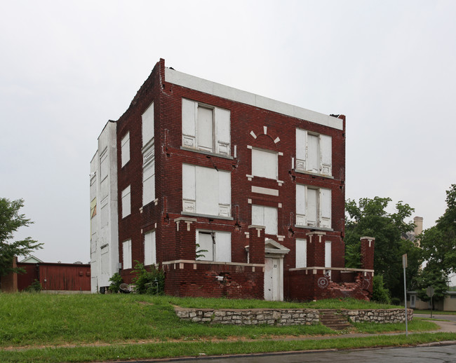 1320-1322 E 27th St in Kansas City, MO - Foto de edificio - Building Photo