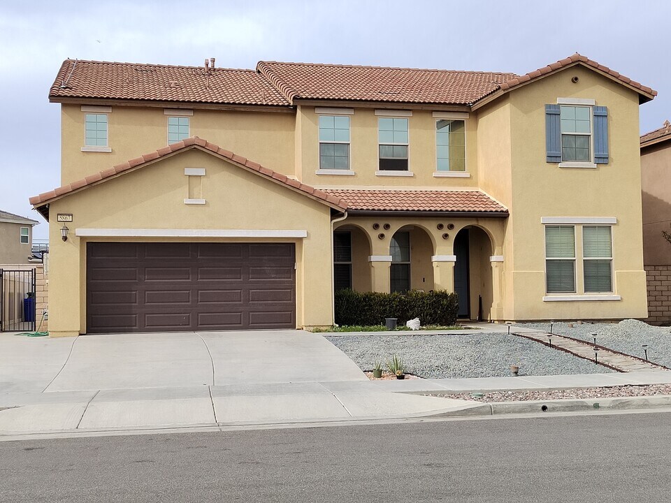 5867 Berryhill Dr in Corona, CA - Building Photo