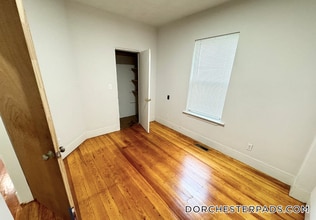 10 Pond St in Boston, MA - Building Photo - Building Photo