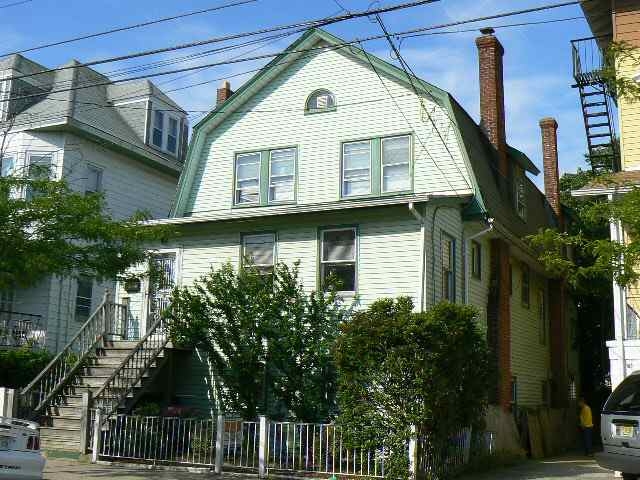 102 N Chelsea Ave in Atlantic City, NJ - Building Photo