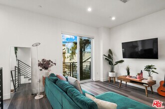 1255 N Gower St in Los Angeles, CA - Building Photo - Building Photo