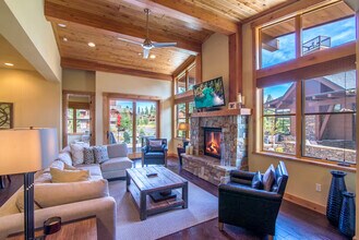 10116 Sagebrush Ct in Truckee, CA - Building Photo - Building Photo