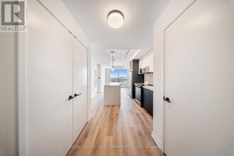 5 York Garden Wy in Toronto, ON - Building Photo - Building Photo