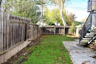 701 Oakland Ave in Roseville, CA - Building Photo - Building Photo