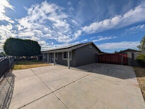 13208 W Tuckey Ln in Glendale, AZ - Building Photo - Building Photo
