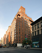 136 E 76th St in New York, NY - Building Photo - Building Photo