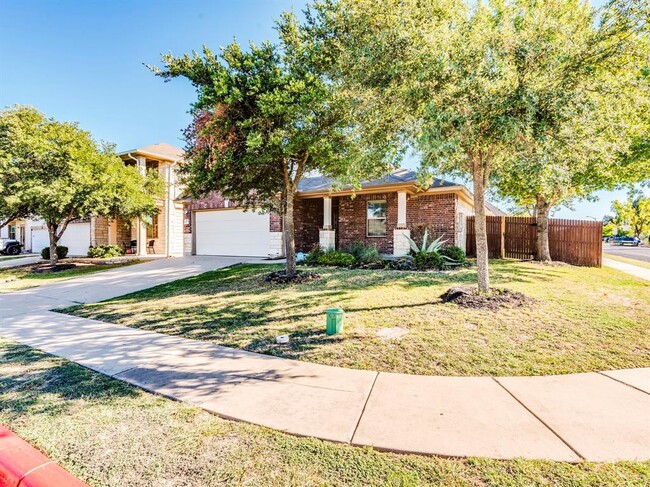 100 Quarry Ln in Liberty Hill, TX - Foto de edificio - Building Photo