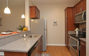 Colonial Commons Apartments in Schenectady, NY - Building Photo - Interior Photo