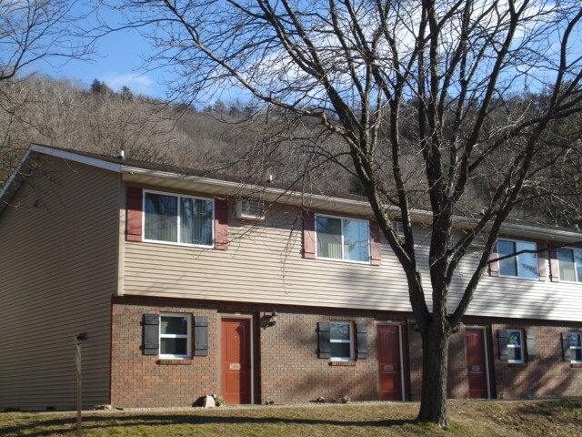 3821 Cliffside Dr in La crosse, WI - Building Photo