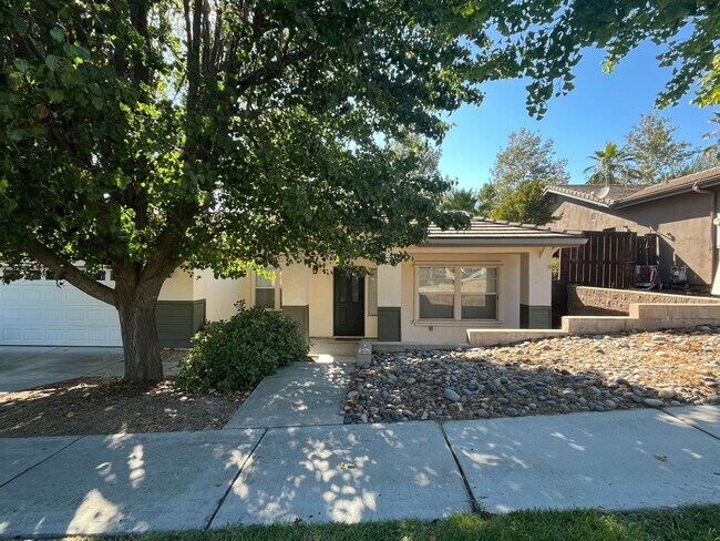 1217 Echo Ct in Paso Robles, CA - Foto de edificio - Building Photo
