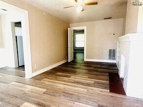 1908 1/2 Fillmore St in Wichita Falls, TX - Building Photo - Building Photo