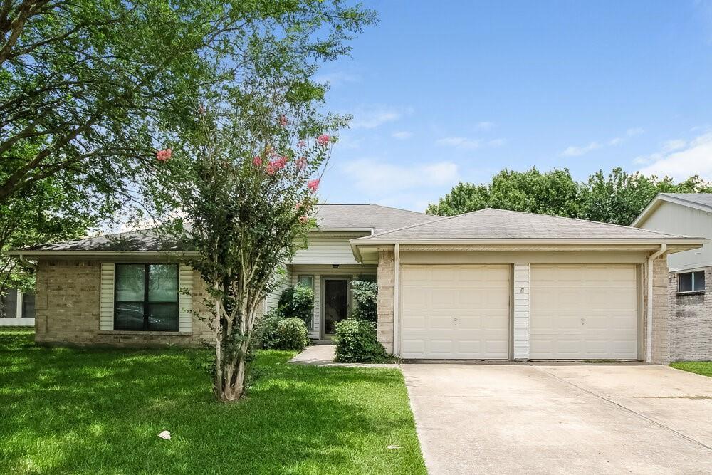 7311 Skybright Ln in Houston, TX - Building Photo