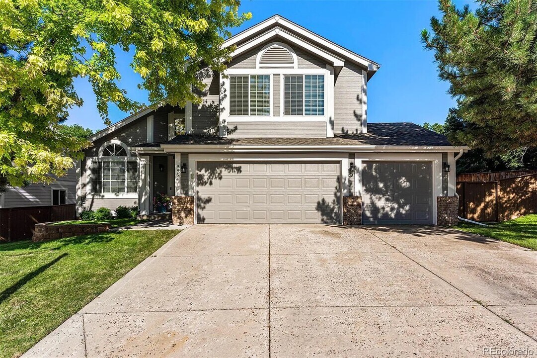 9854 Salford Ln in Littleton, CO - Building Photo
