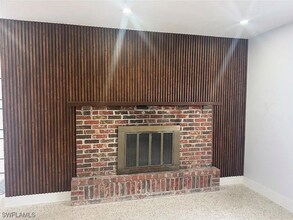 2231 Isle of Pines Ave in Ft. Myers, FL - Foto de edificio - Building Photo