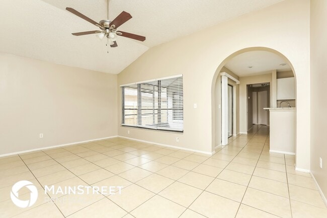 3311 S St Lucie Dr in Casselberry, FL - Foto de edificio - Building Photo