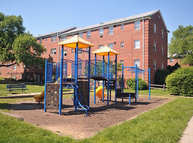 Olde Salem Village in Falls Church, VA - Building Photo - Building Photo