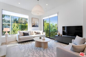 906 Benton Wy in Los Angeles, CA - Building Photo - Building Photo