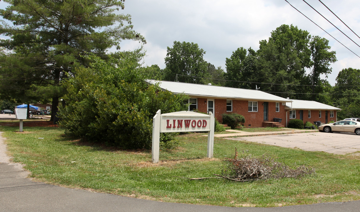 Linwood Apartments in Apex, NC - Foto de edificio