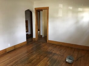 930 Hudson Ave in Iowa City, IA - Building Photo - Building Photo