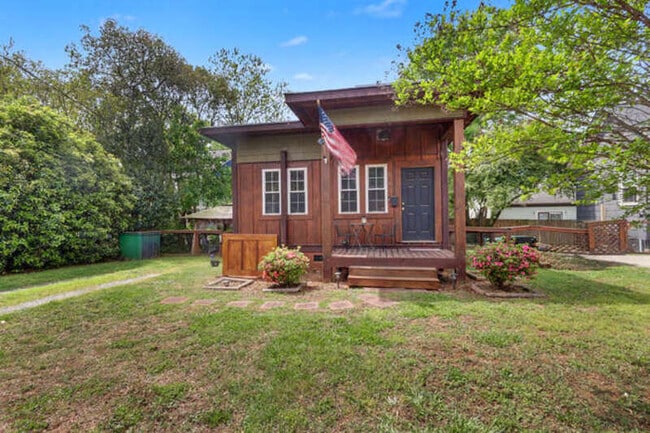 property at 608 E 32nd St