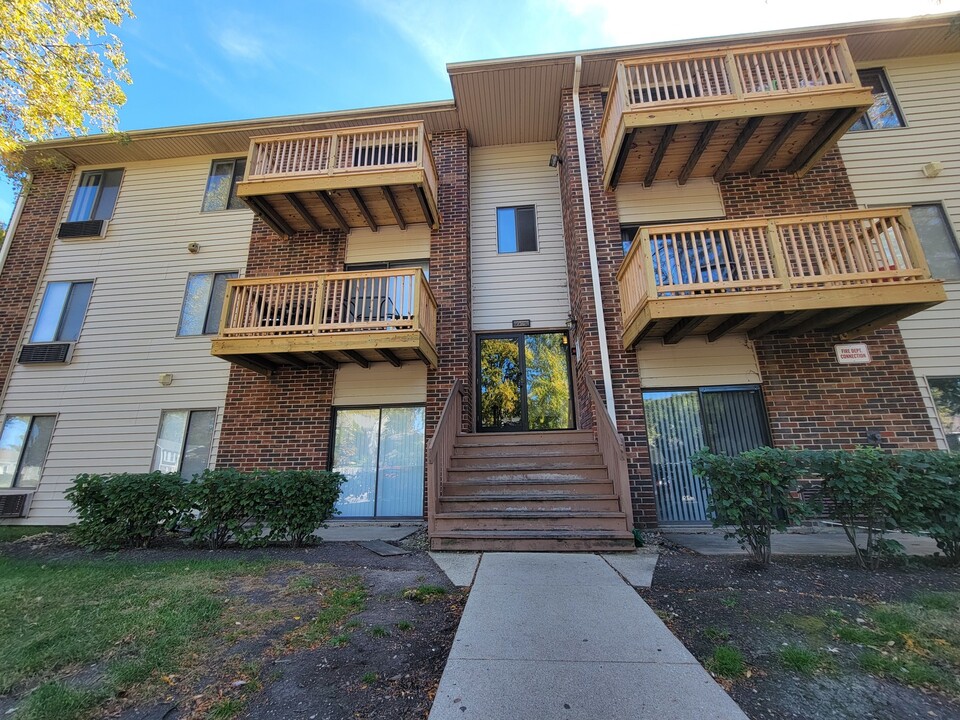 716-20 Prescott Dr-Unit -103 in Roselle, IL - Foto de edificio