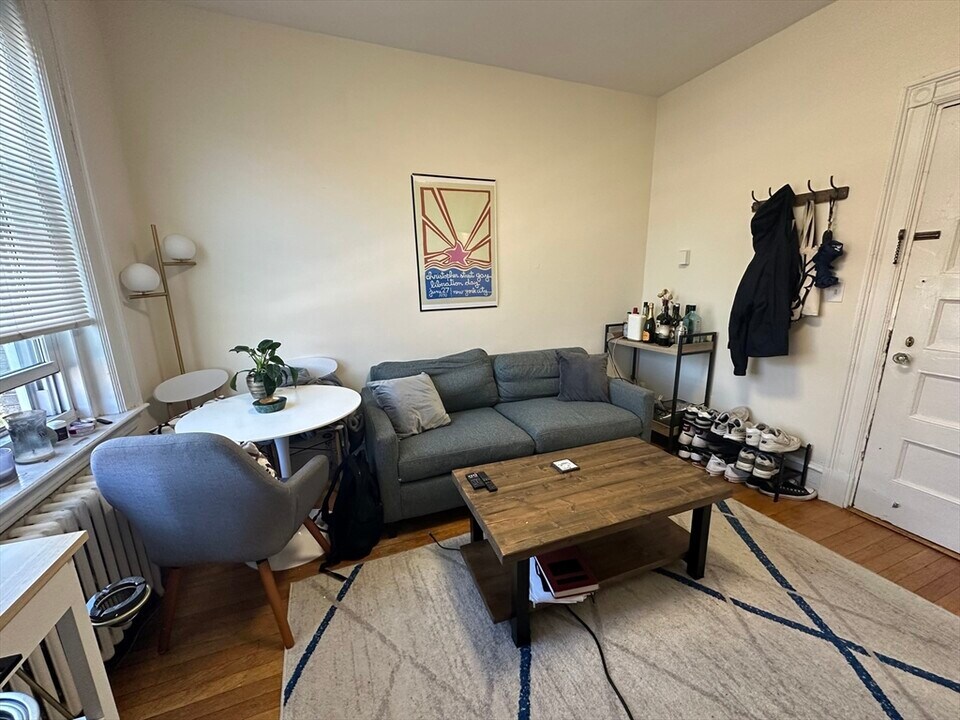 1654 Massachusetts Ave in Cambridge, MA - Building Photo
