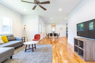 1753 Pasadena St in Houston, TX - Foto de edificio - Building Photo