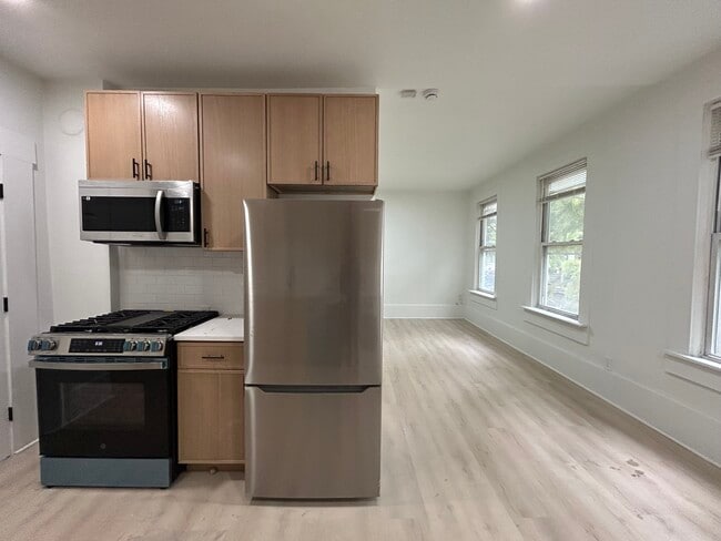 2301 N Leavitt St, Unit 1RR