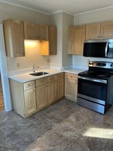 63 Wood St, Unit 2nd floor 3 bedroom in Meriden, CT - Building Photo - Building Photo