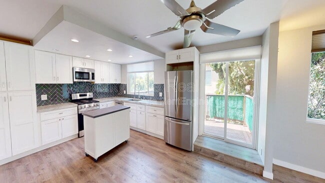 4070 Riviera Dr in San Diego, CA - Building Photo - Building Photo