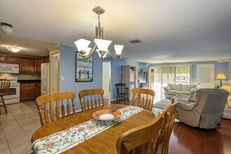 8 9th St, Unit 111 in Medford, MA - Foto de edificio - Building Photo