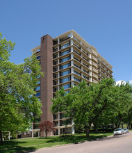 Pikes Peak Towers in Colorado Springs, CO - Foto de edificio - Building Photo