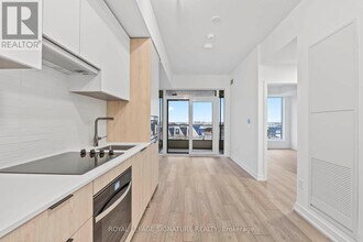 1007 The Queensway in Toronto, ON - Building Photo - Building Photo