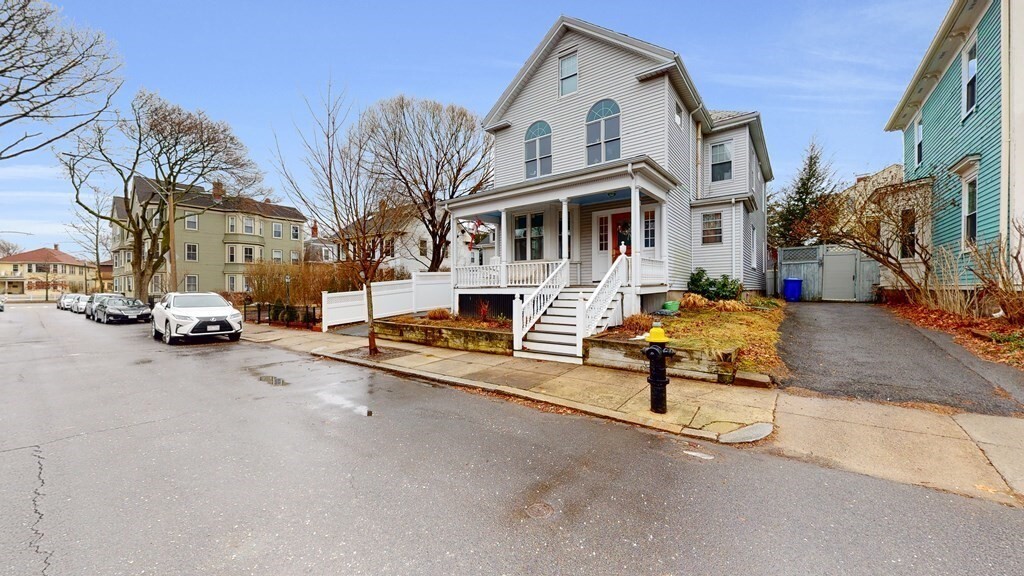 14 Holbrook St, Unit 1 in Boston, MA - Foto de edificio