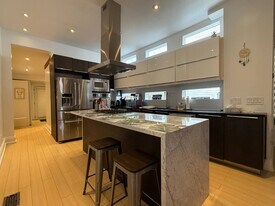 150 Fifth St in Toronto, ON - Building Photo