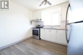 9 Mississauga Rd N in Mississauga, ON - Building Photo - Building Photo