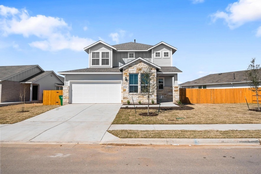 136 Trailside Ln in Bastrop, TX - Building Photo