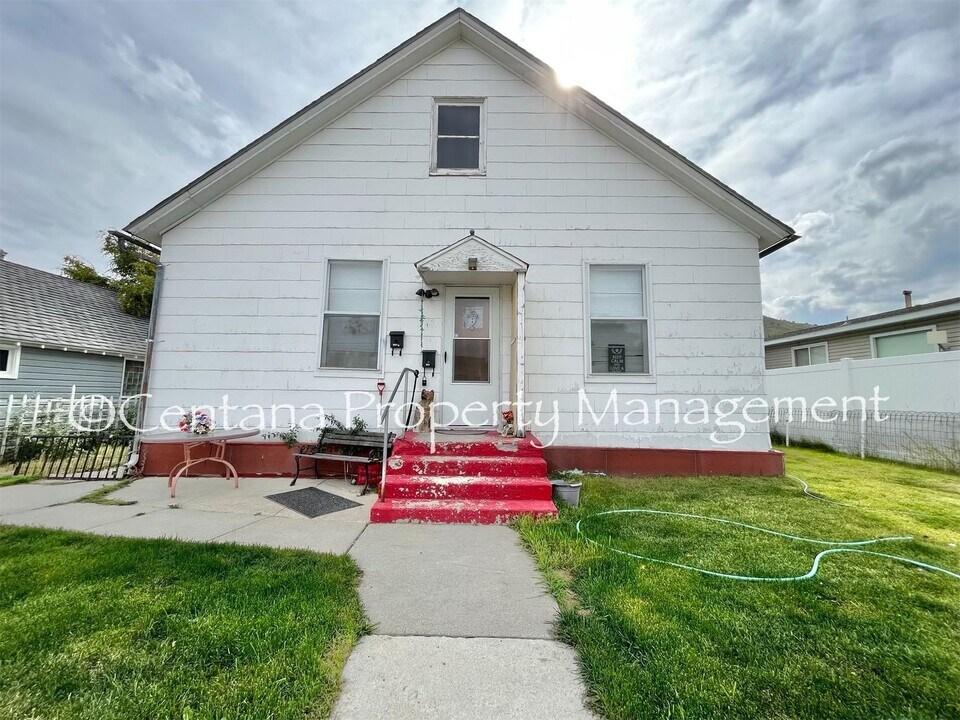 211 W 3rd St in Anaconda, MT - Building Photo