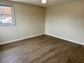 4 Monroe Dr in Hudson, NH - Building Photo - Building Photo