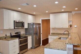 3018 Meadow Rain St in San Antonio, TX - Foto de edificio - Building Photo