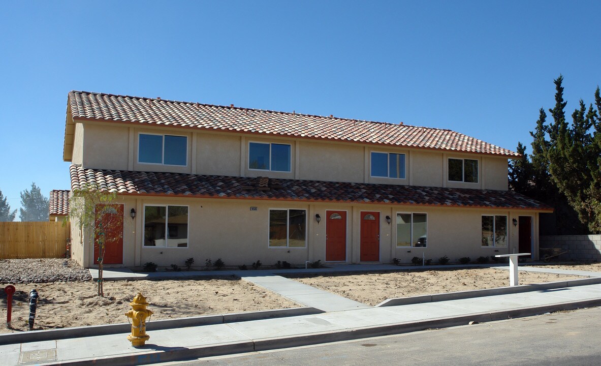 16583 Zenda St in Victorville, CA - Foto de edificio