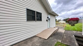 205 University St in Verona, PA - Building Photo