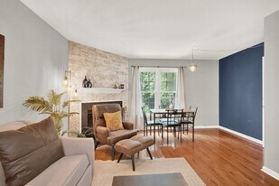 6346 Chimney Wood Ct in Alexandria, VA - Building Photo