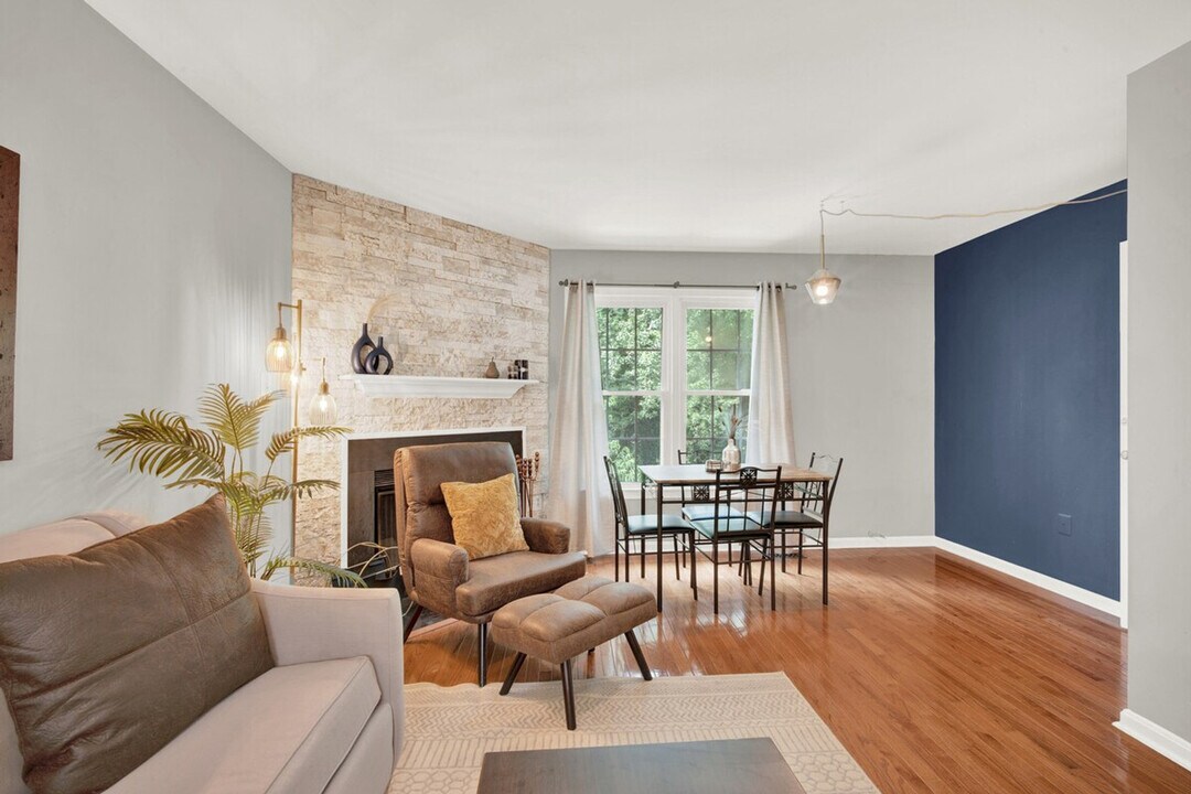 6346 Chimney Wood Ct in Alexandria, VA - Building Photo