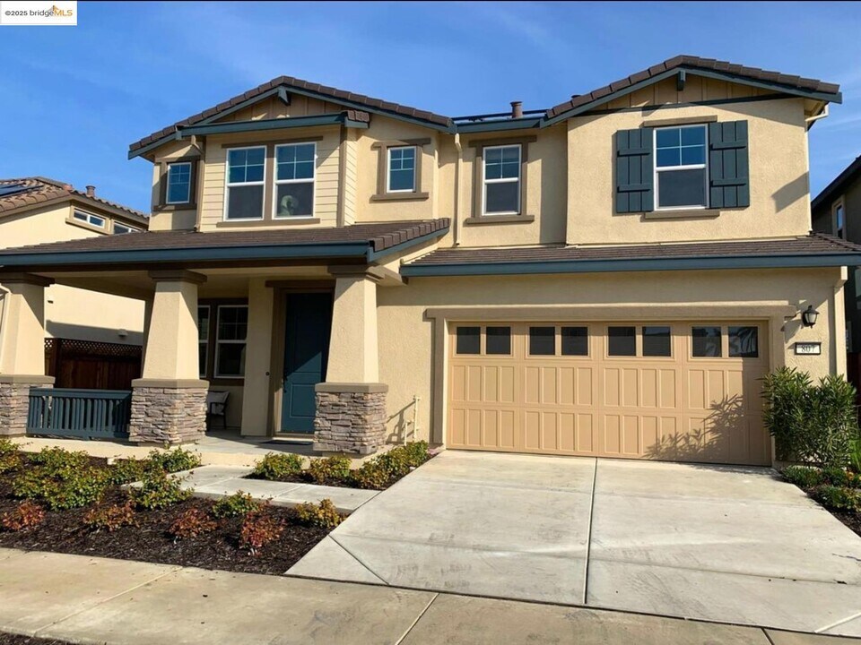 807 Bamboo Dr in Brentwood, CA - Building Photo