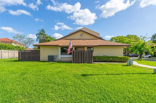 250 SW 97th Terrace in Pembroke Pines, FL - Building Photo - Building Photo