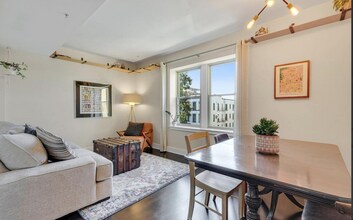 3511 13th St NW, Unit 402 in Washington, DC - Foto de edificio - Building Photo