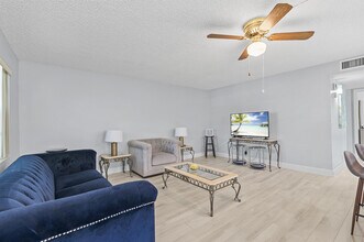 590 Normandy M in Delray Beach, FL - Building Photo - Building Photo