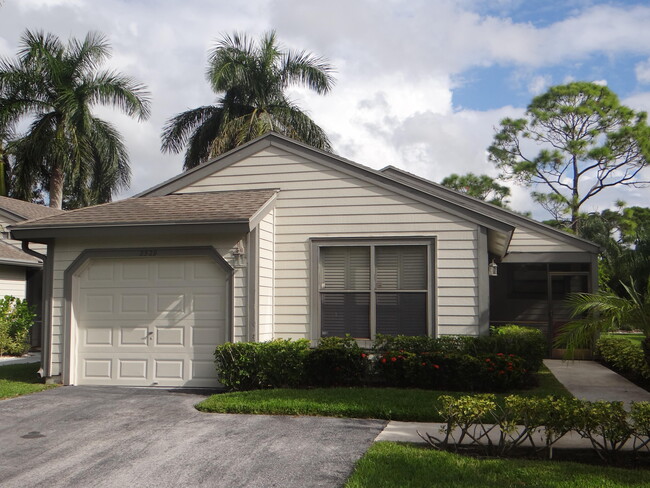 2529 Bedford Mews Dr in Wellington, FL - Building Photo - Building Photo